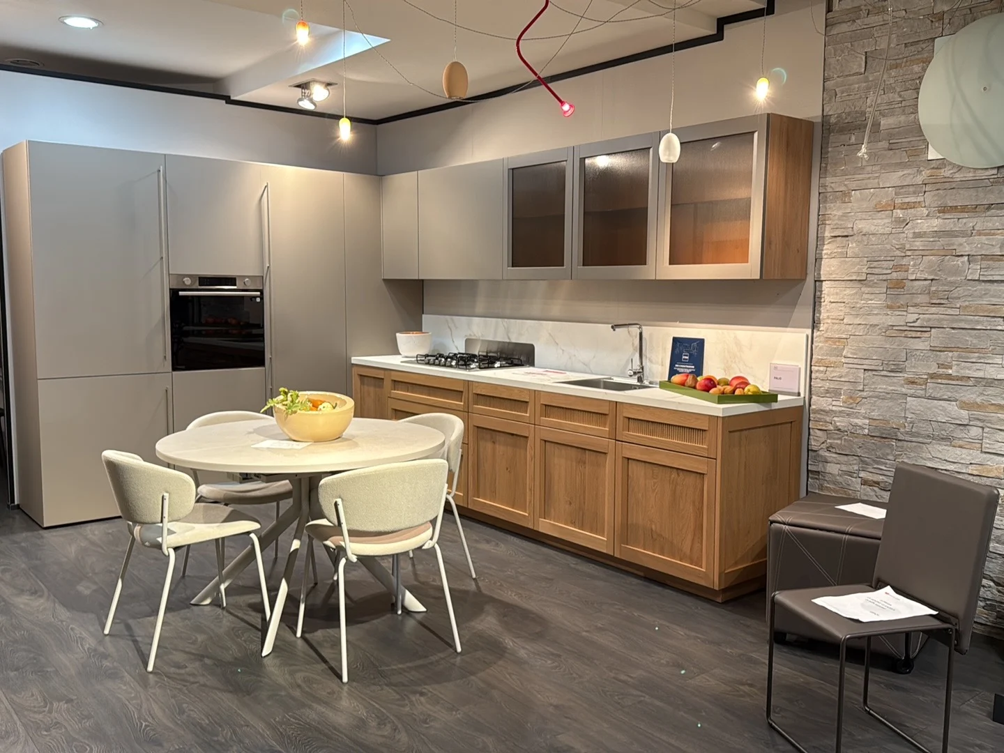 Cucina in esposizione nello showroom Simona e Luka